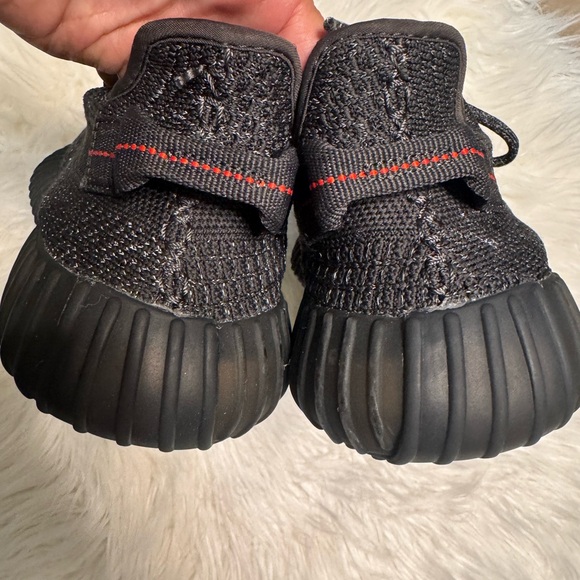 Sleek Black Knit Men's Sneakers - Picture 10 of 12